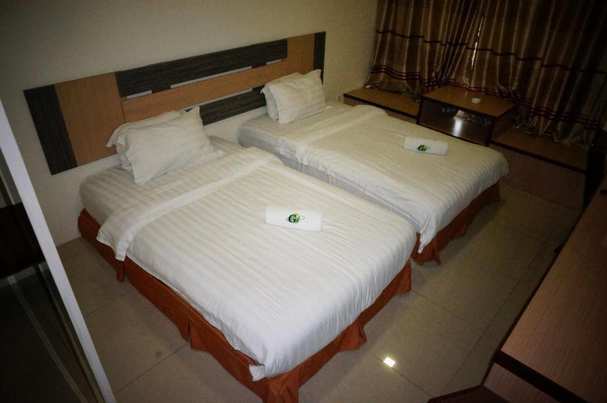 Oyo 776 Fame Hotel Seremban Extérieur photo