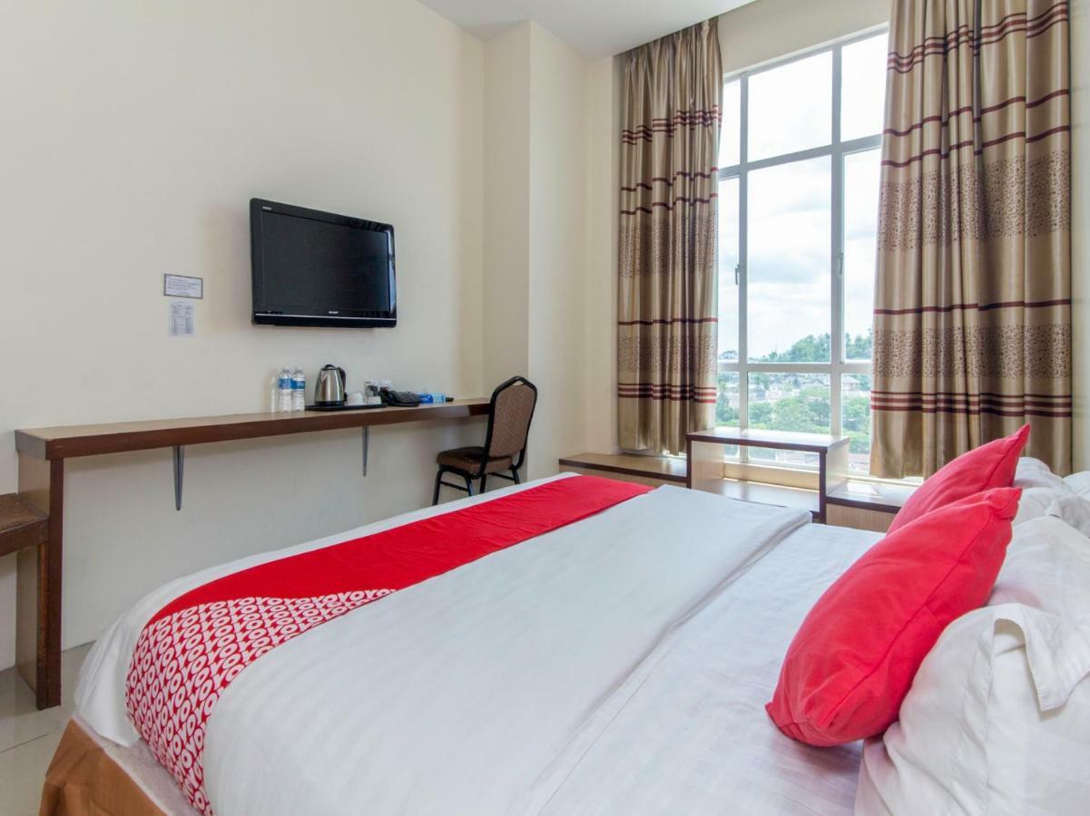 Oyo 776 Fame Hotel Seremban Extérieur photo