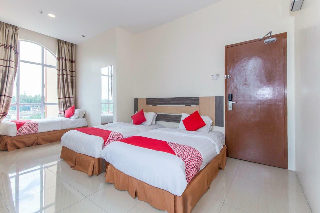 Oyo 776 Fame Hotel Seremban Extérieur photo