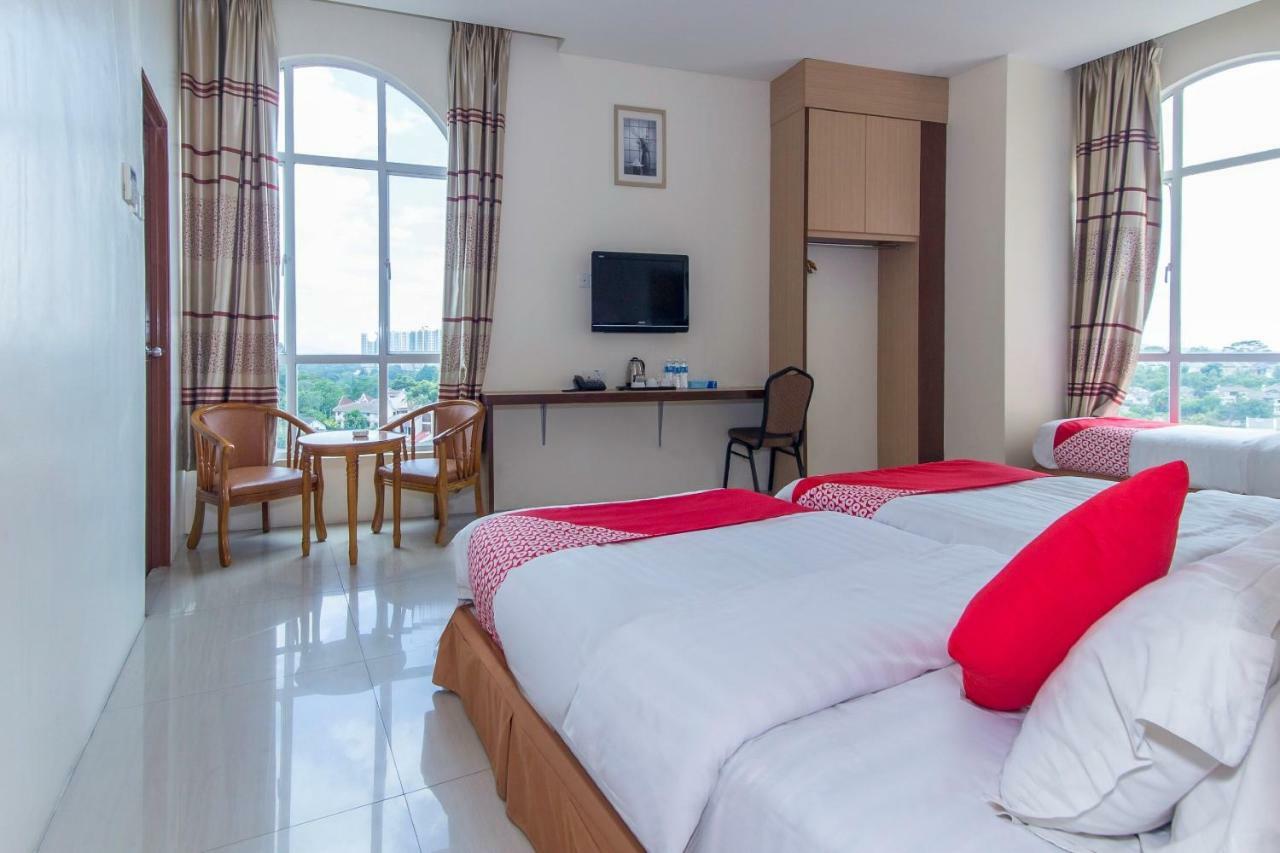 Oyo 776 Fame Hotel Seremban Extérieur photo